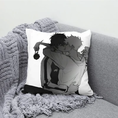 Link Click Lu Kiss Cheng Throw Pillow